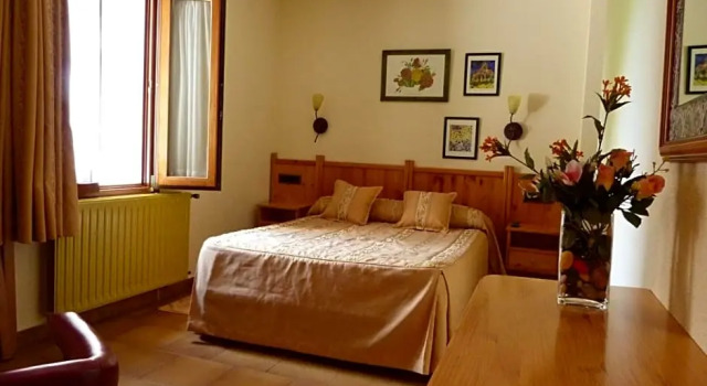 Hotel Esther, Book Hotel Hotels in Aragon with Parking, Parking