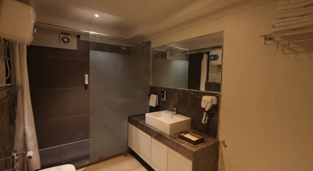 Люкс Phoenix Unmatched Comfort - Hotel Near Fateh Sagar Lake Udaipur