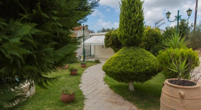 Апартаменты c 1 комнатой с видом на сад Garbis Villas & Apartments