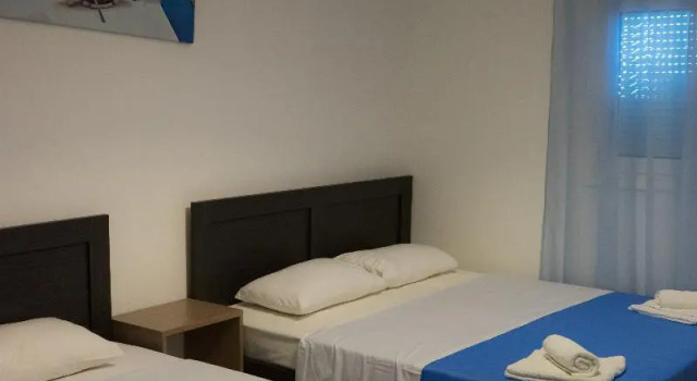 Трёхместный номер Standard с балконом Polykratis Rooms