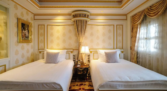 Номер Superior с балконом Dalat Palace Heritage Hotel