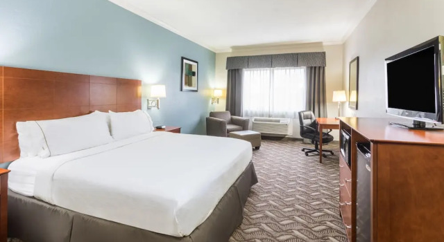 Двухместный номер Standard Holiday Inn Express Hotel and Suites Lake Charles by IHG