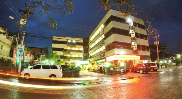 Люкс Presidential Holiday Plaza Hotel Tuguegarao City