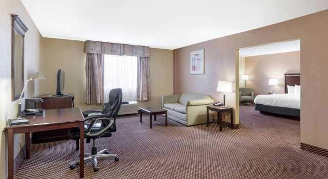 Двухместный люкс Quality Inn & Suites Bloomington University Area
