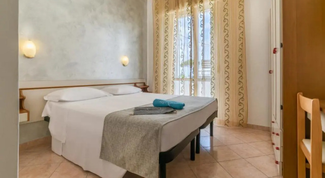 Четырёхместный номер Standard с балконом Hotel Albatros
