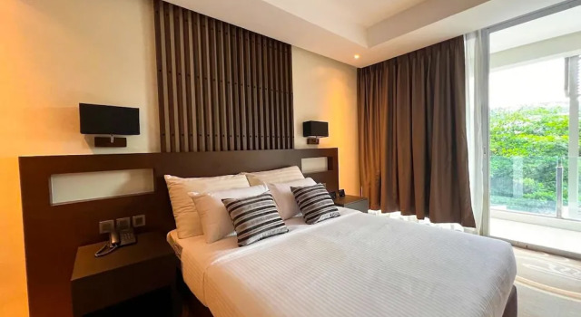 Двухместный номер Deluxe с балконом The Oriental Hotel Legazpi