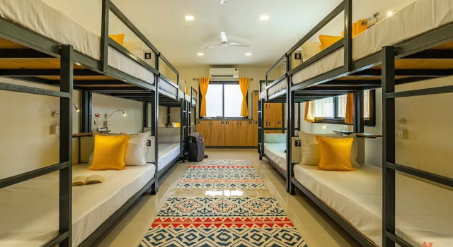 Кровать в общем номере Zostel Pune, Viman Nagar