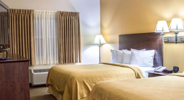 Четырёхместный номер Standard Quality Inn Conference Center at Citrus Hills