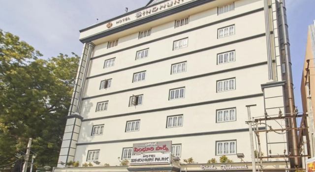 Hotel Sindhuri Park, Rezerwuj Hotel Hotele w Andhra Pradesh z parkingiem, Parking