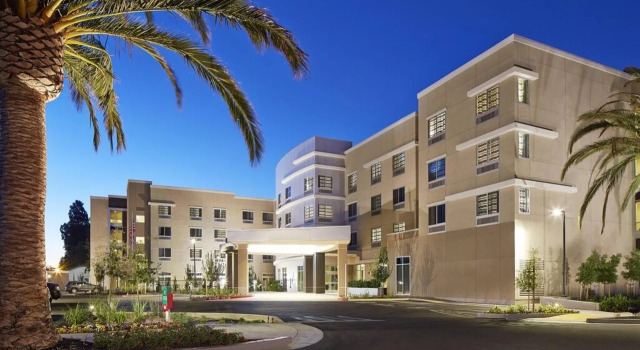 Courtyard by Marriott Sunnyvale Silicon Valley, Забронировать Отель Отели Саннивейл 3 звезды, 3*