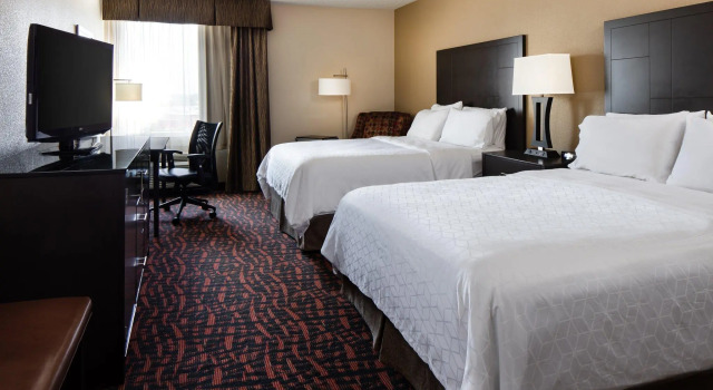 Четырёхместный номер Standard Holiday Inn Wichita East I-35 by IHG
