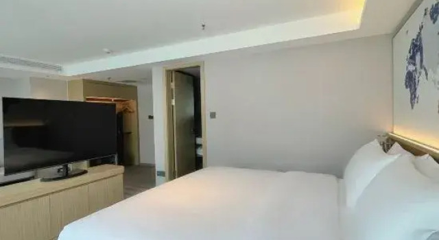 Люкс Deluxe Kyriad Hotel (Wuhan Huanghelou Wuchang Railway Station)