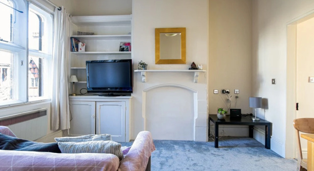 Centrally-located Flat in Stunning Period Building