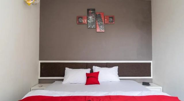 Двухместный номер Standard RedDoorz Plus @ Sawah Besar