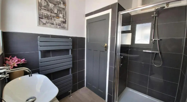 Апартаменты Beautifully renovated 2 Bed flat - Close to beach