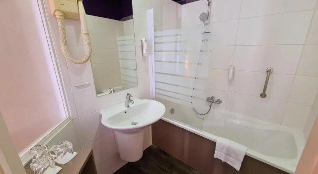 Семейный номер Standard Logis Hôtel et Spa Le Renard