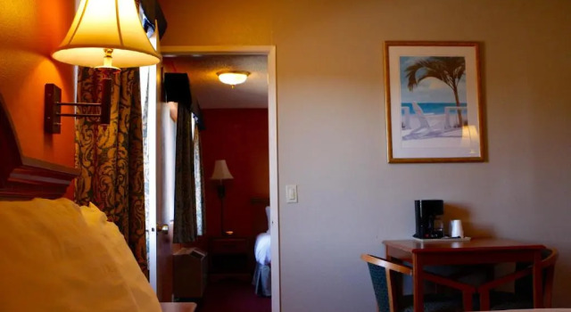 Люкс с 2 комнатами DOWNTOWN SLO INN - SAN LUIS OBISPO