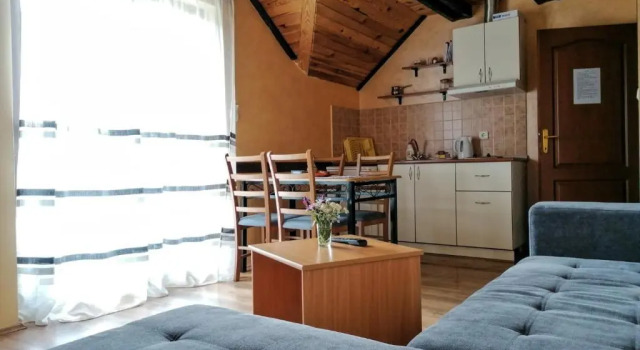 Apartment Tarski konaci, Buchen Sie Ferienwohnung Mitrovac 