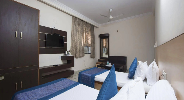 Hotel Apra Inn