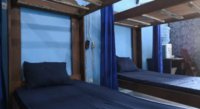 Bunk Bed Bali near Sanur Mitra RedDoorz, Rezervovat Hotel Hotely v Kota Denpasar s parkováním, Parkování
