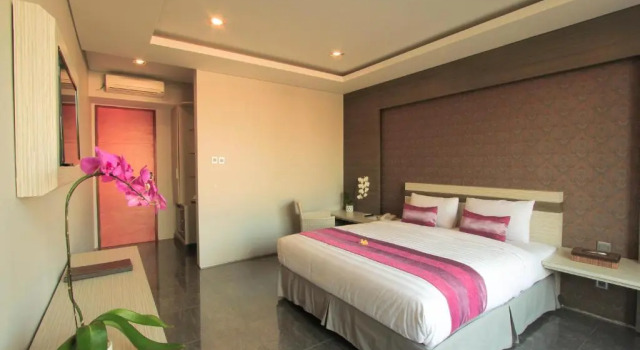 Двухместный номер Deluxe с балконом Kamini Legian Hotel