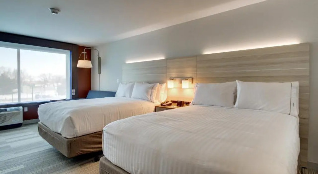 Четырёхместный люкс Holiday Inn Express & Suites Galesburg by IHG