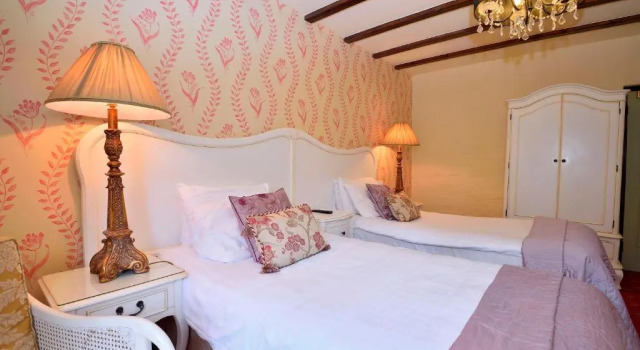 Двухместный номер Superior The Roundabout Hotel