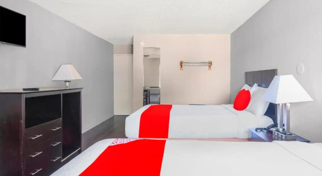 Четырёхместный номер Standard Americas Best Value Inn Irving DFW Airport South