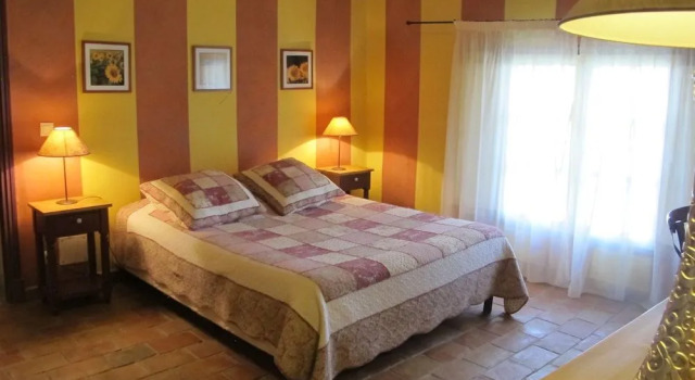 Domaine de Valbrillant Chambres d'hôtes, Забронировать Отель Мерёй Буш-дю-Рон