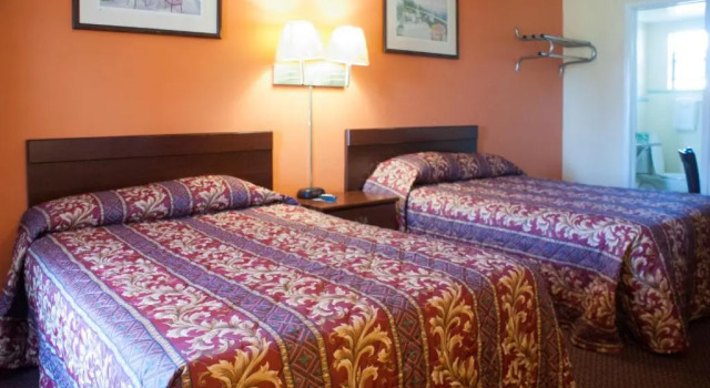 Четырёхместный номер Standard Nassau Holiday Motel