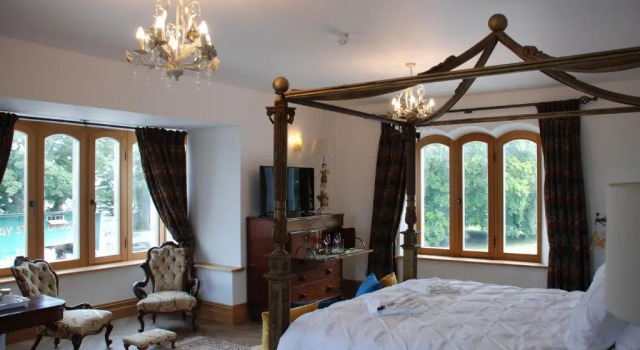 Claregalway Castle, Prenota Hotel Baile Chláir (Claregalway) 