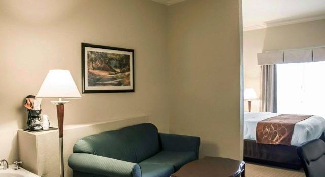 Люкс c 1 комнатой Spark by Hilton Cincinnati Fairfield