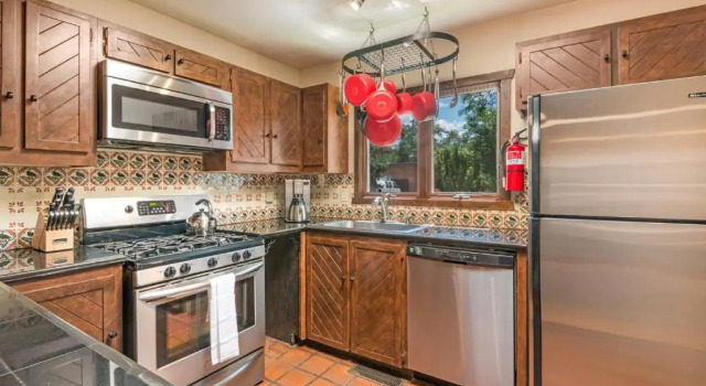 Коттедж 2 Bedroom - 10 Min. Walk to Plaza - Alegre