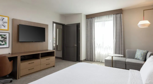 Люкс Holiday Inn & Suites Monterey Park - Los Angeles by IHG