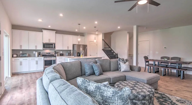 Апартаменты 4 Mi to Bethany Beach: Townhome w/ Screened Porch