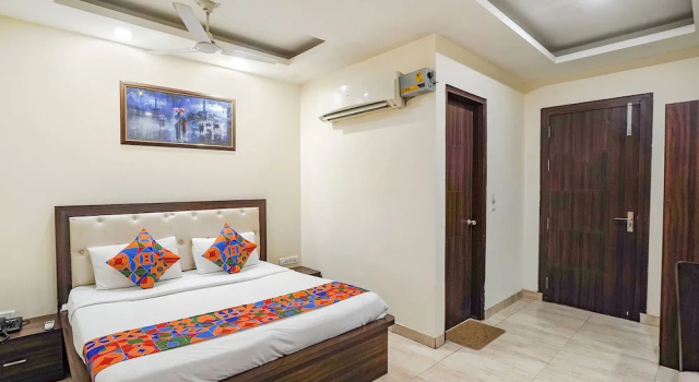 Номер Deluxe FabHotel Comfort Stay Vaishali
