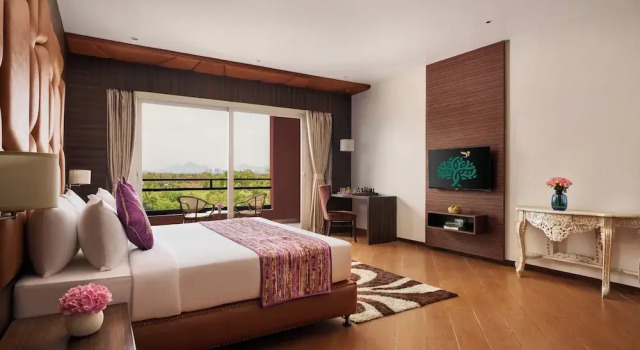 Номер Executive Saya Grand Resort By Treat Thane