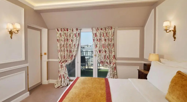 Люкс Family Hôtel Regina Louvre