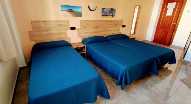 Трёхместный номер Standard с балконом Hostal Horizonte