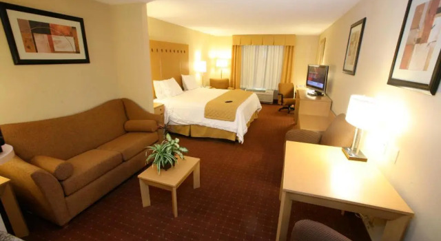 Люкс Holiday Inn Express Saltillo Zona Aeropuerto by IHG