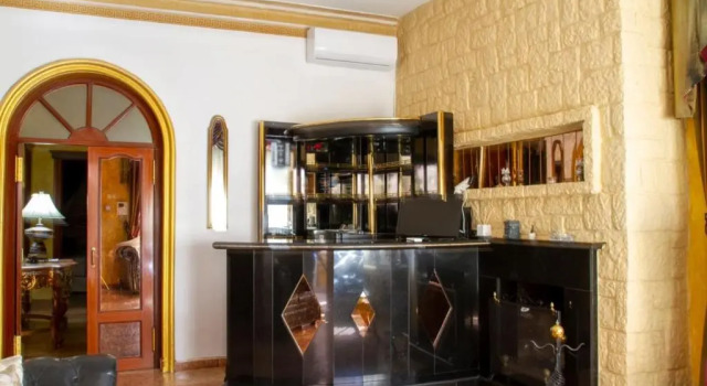 Fantastic chalet 5 mins away from the beach by easyBNB, Забронировать Шале Отели Торремолинос с парковкой, рядом с Культурный центр им. Пабло Руиса Пикассо, Парковка
