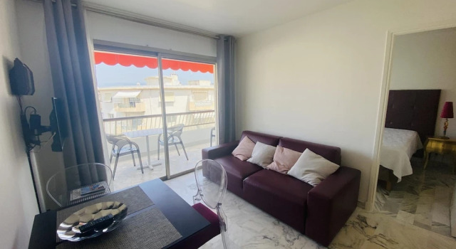 Stylish one Bedroom Apartment in Central Cannes Just off the Croisette and Near Beaches - 680