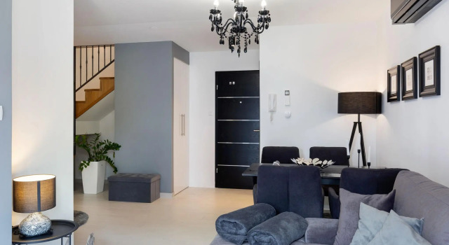 Modern Apartment in Zadar with Garden, Забронировать Апартаменты/квартира Задар Задарская жупания, рядом с Old Port of Foša