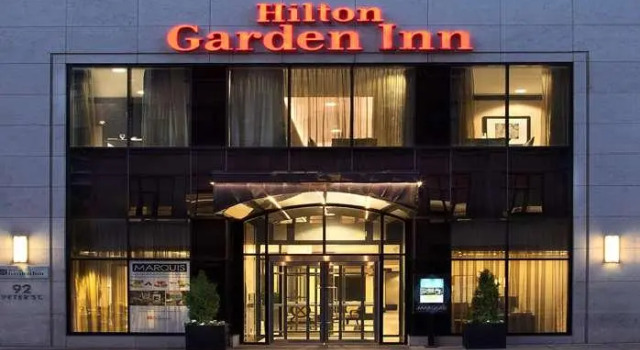 Шестиместный номер Standard Revery Toronto Downtown, Curio Collection by Hilton