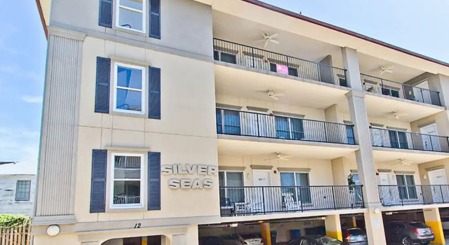 Silver Seas 203 by Tybee Vacation Rentals, Prenota Appartamento Hotel a Georgia con parcheggio, Parcheggio