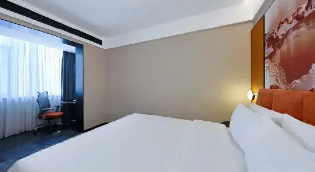 Двухместный люкс Deluxe с 2 комнатами Hampton by Hilton Yanji City Center
