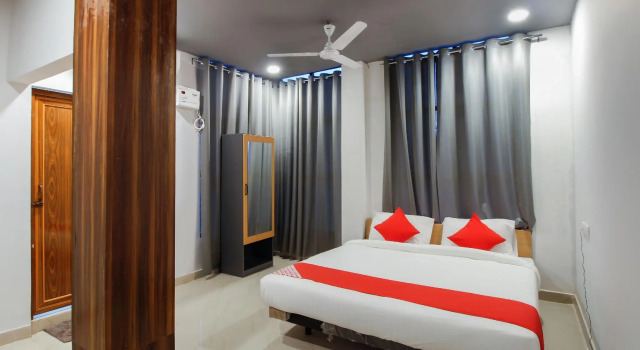 OYO Flagship 41157 Aditya Palace Beltola Survey, Varaa Hotelli 3 tähden hotellit kohteessa Assam, 3*