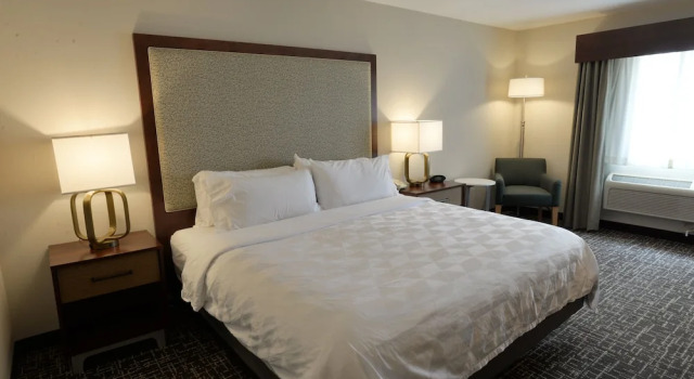 Двухместный номер Standard с балконом и с красивым видом из окна Holiday Inn Hotel & Suites Minneapolis-Lakeville by IHG