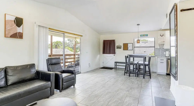 Near Airport & Sports Venues: Tampa Sanctuary!, Rezerwuj Hotel Hotele w Tampa z parkingiem, Parking