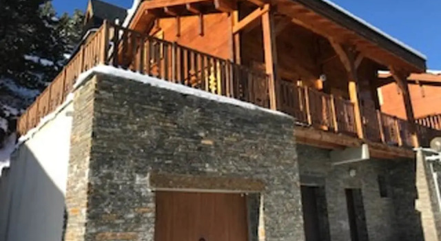 Chalet With 3 Bedrooms in Les Angles, With Wonderful Lake View and Fur, Rezervasyon Şale Les Angles Pyrénées-Orientales